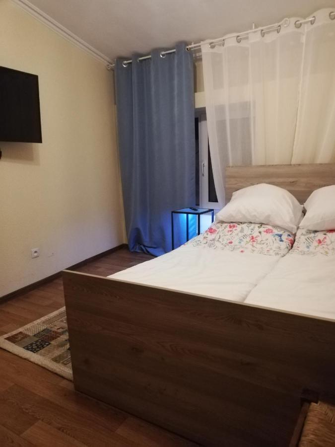 Appartement A Cote De Port Vendome Luaran gambar
