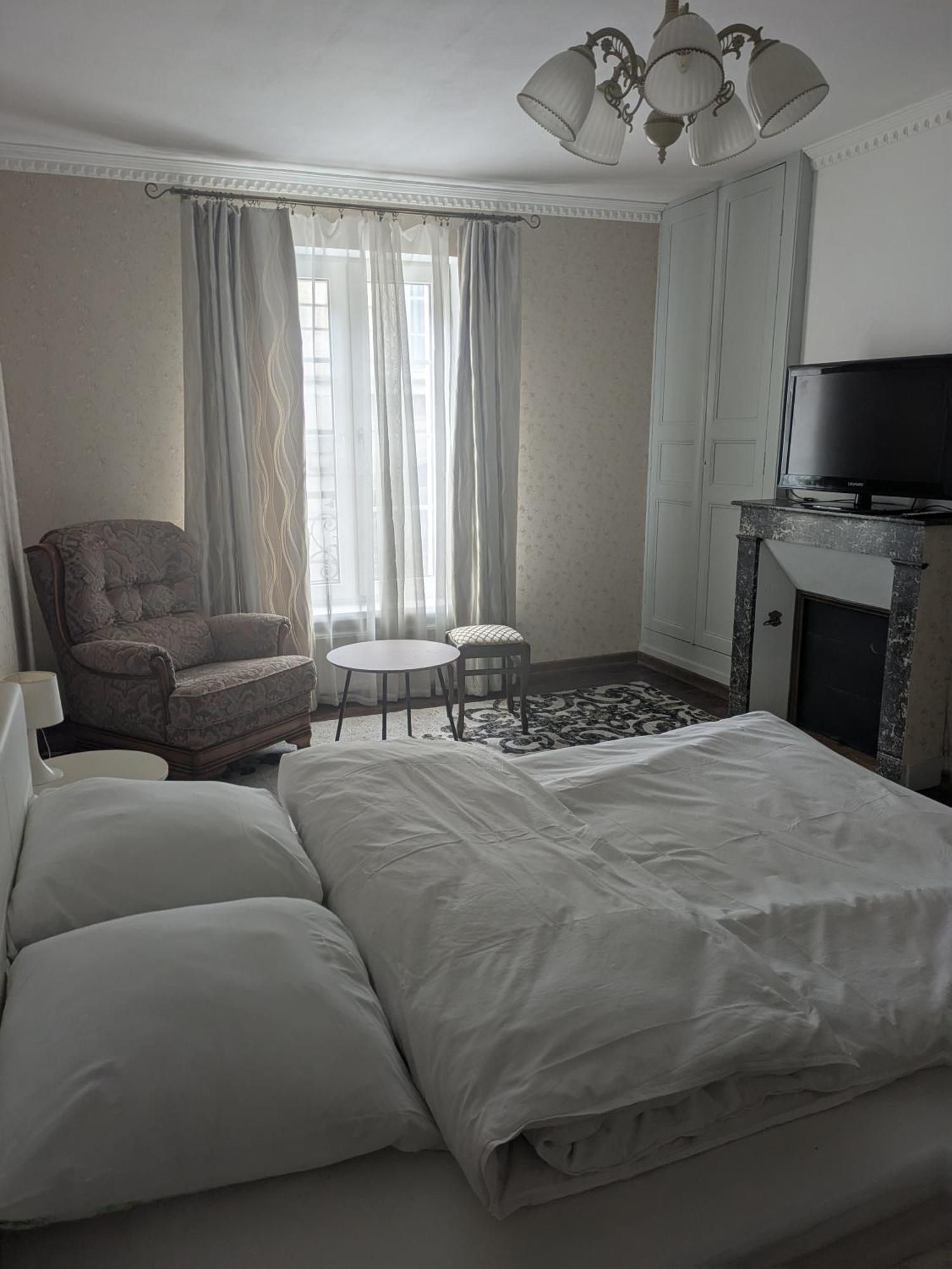 Appartement A Cote De Port Vendome Luaran gambar