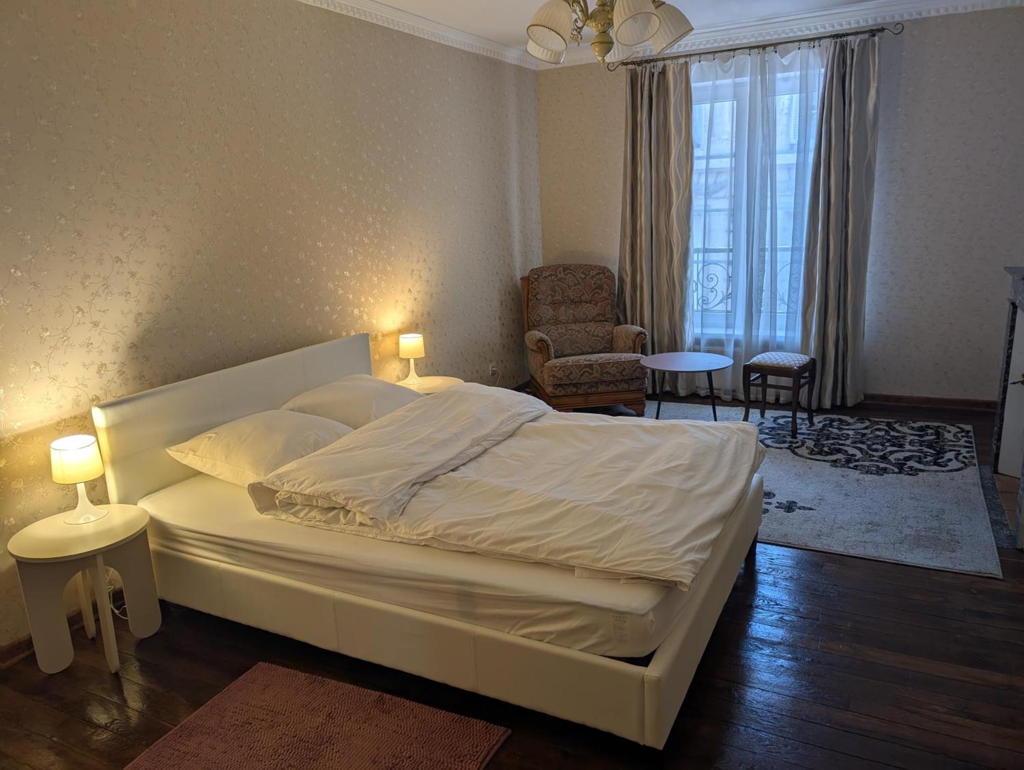 Appartement A Cote De Port Vendome Luaran gambar